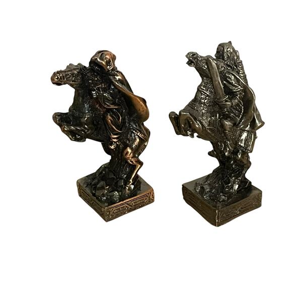 Design Toscano Mystical Legends Chess Set Silver Copper - Picture 7 of 16